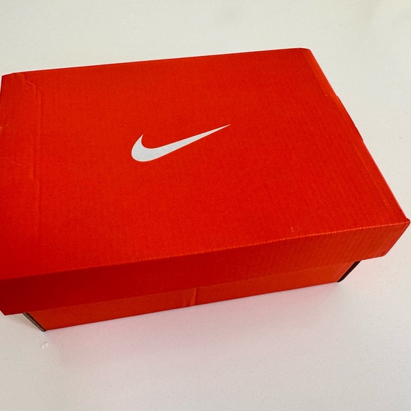Brand new Nike kids 7 c ( final sale no returns ) - Picture 3 of 6